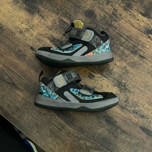 COPY - Used Lebron James kids 9c